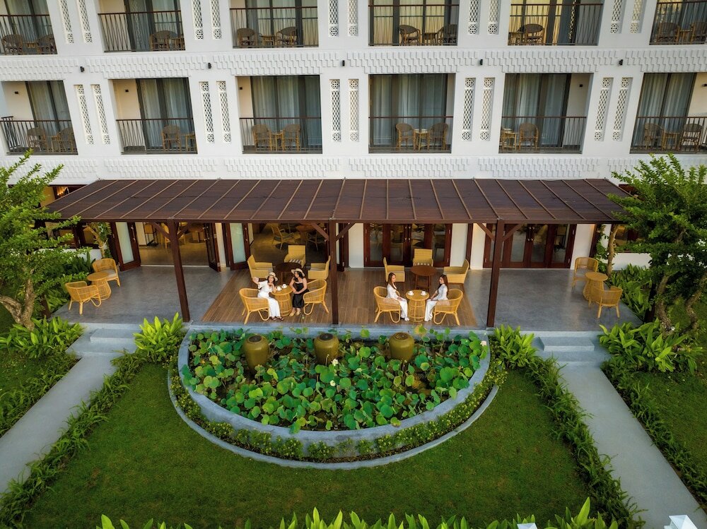 Фото Little Oasis - An Eco Friendly Hotel & SPA