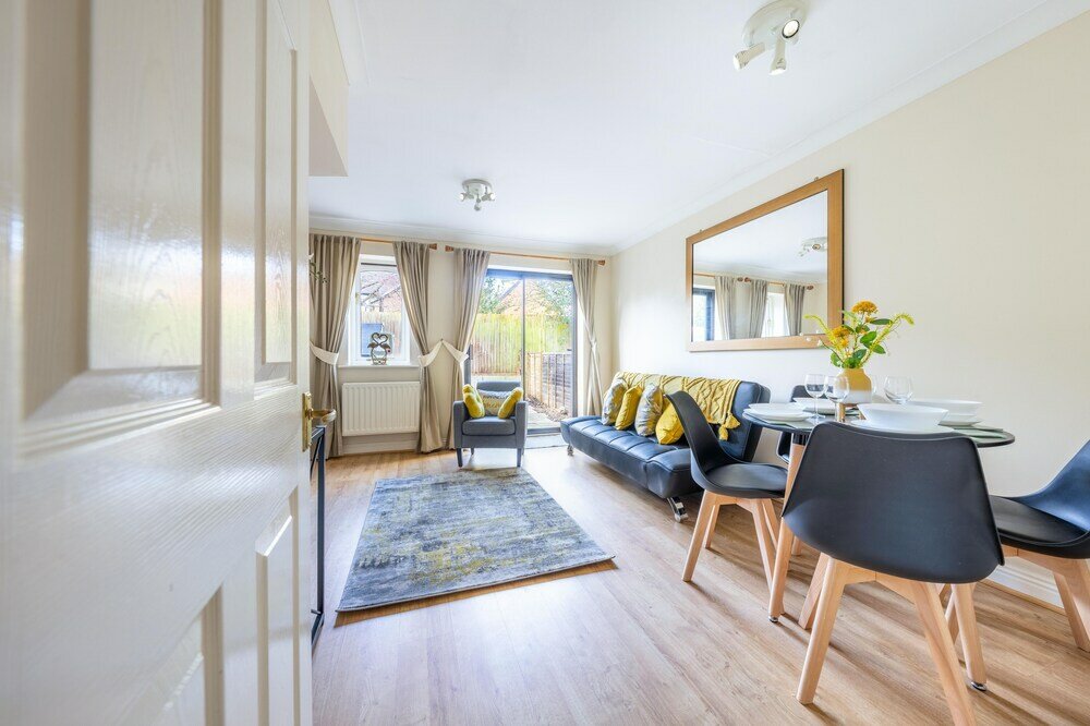 Фото Pierocks Wickets Luxury Entire House, Free Parking and Wi-fi in Maidenhead