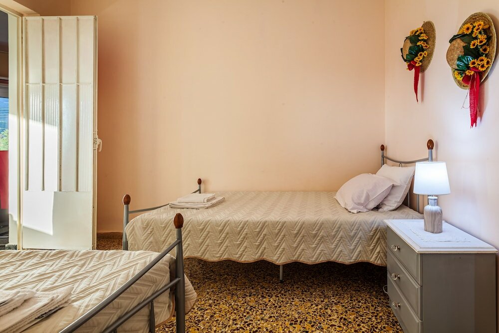 Фото Sunset Serenity - Kardamili Seaside Getaway