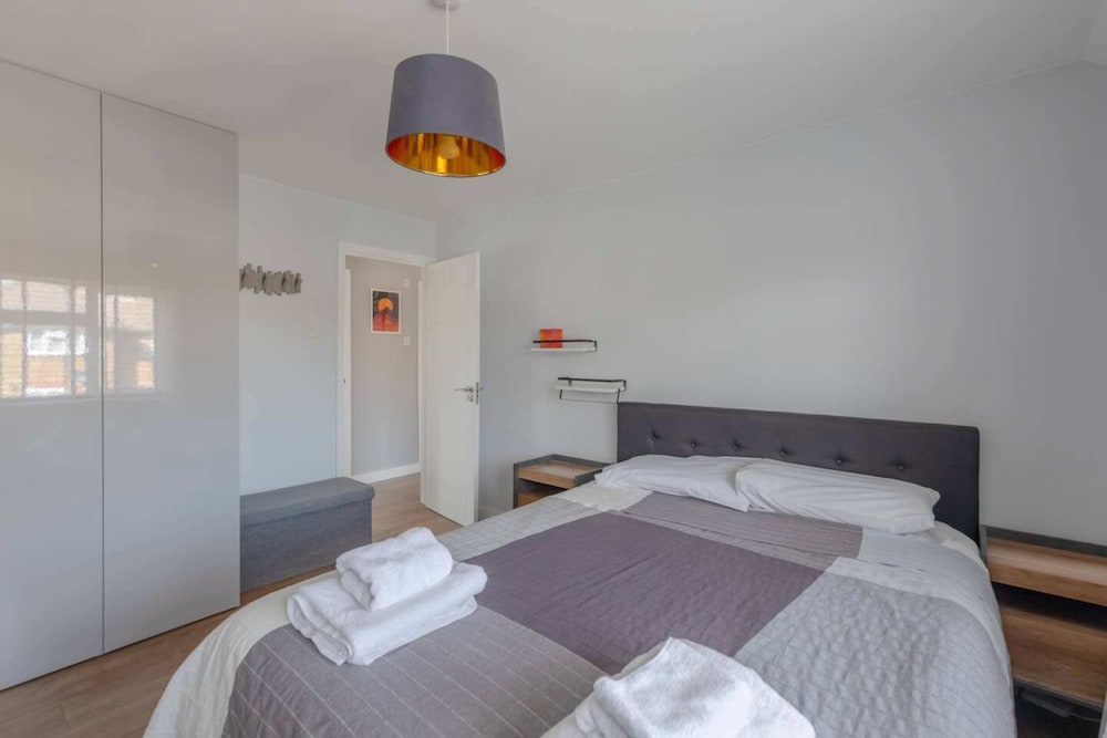 Фото Modern & Spacious 3bd House - Canning Town