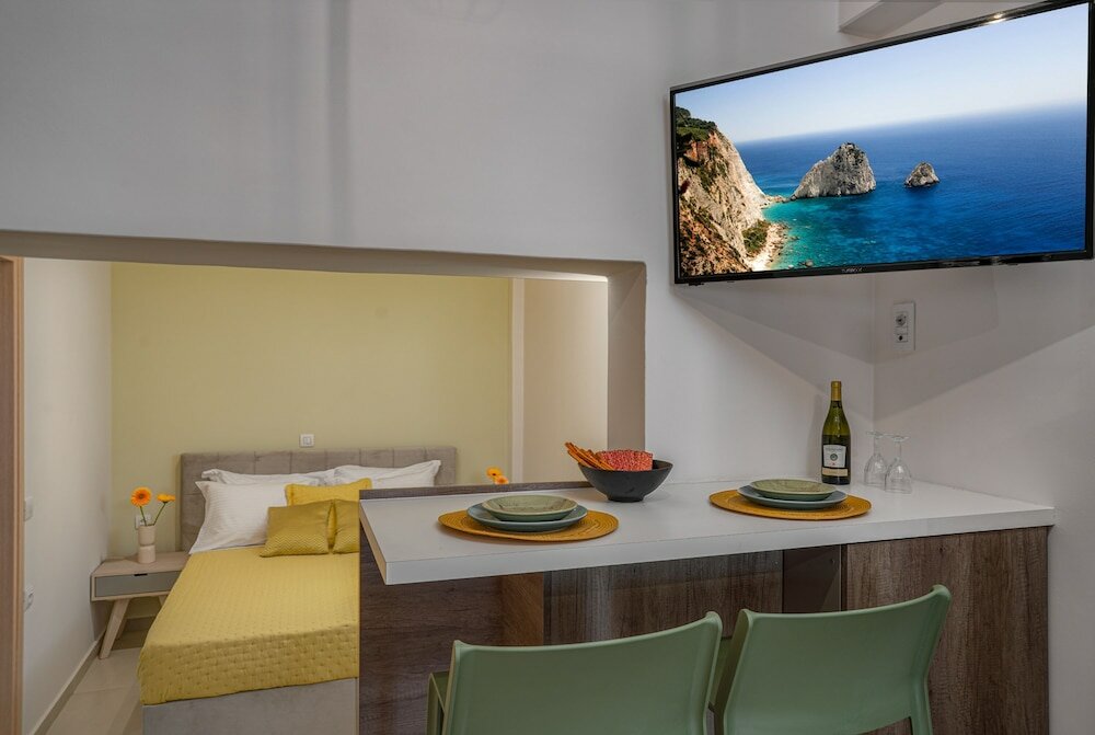 Фото Andy & Hari's Elegant Town Studios