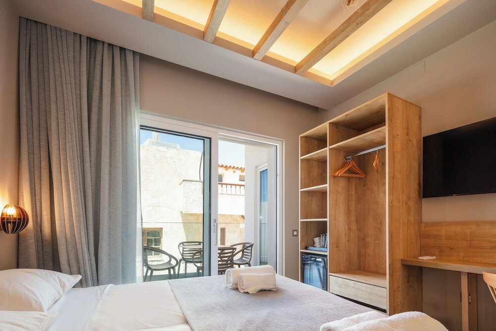 Фото Skipper Beachfront Suites