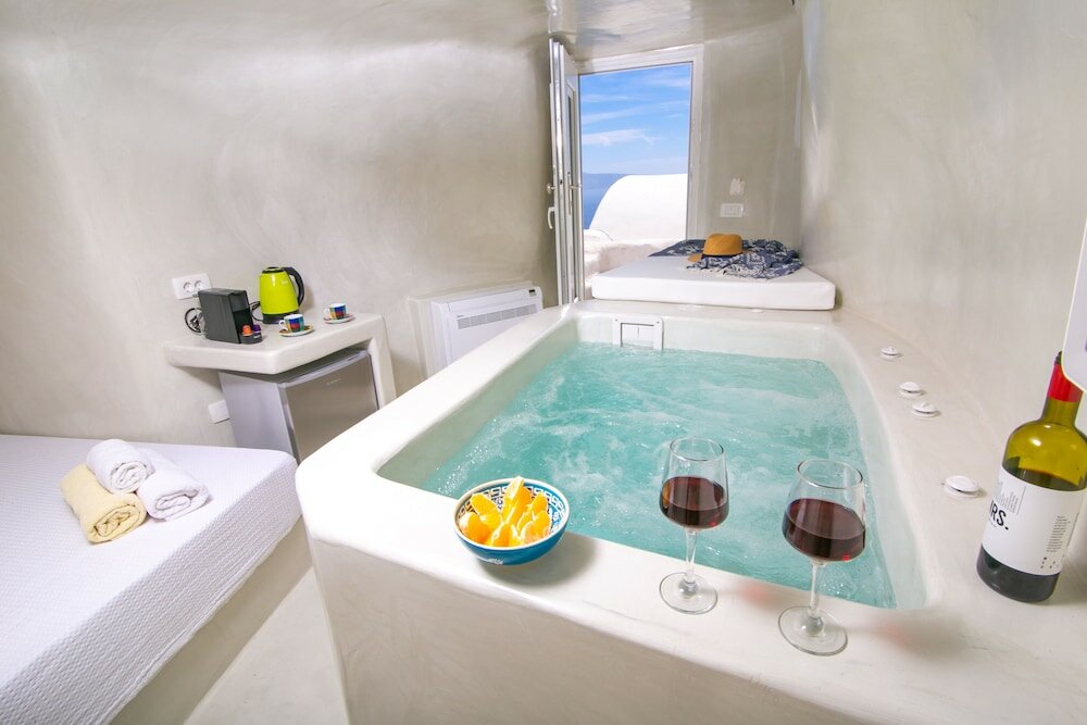 Фото White Cave House