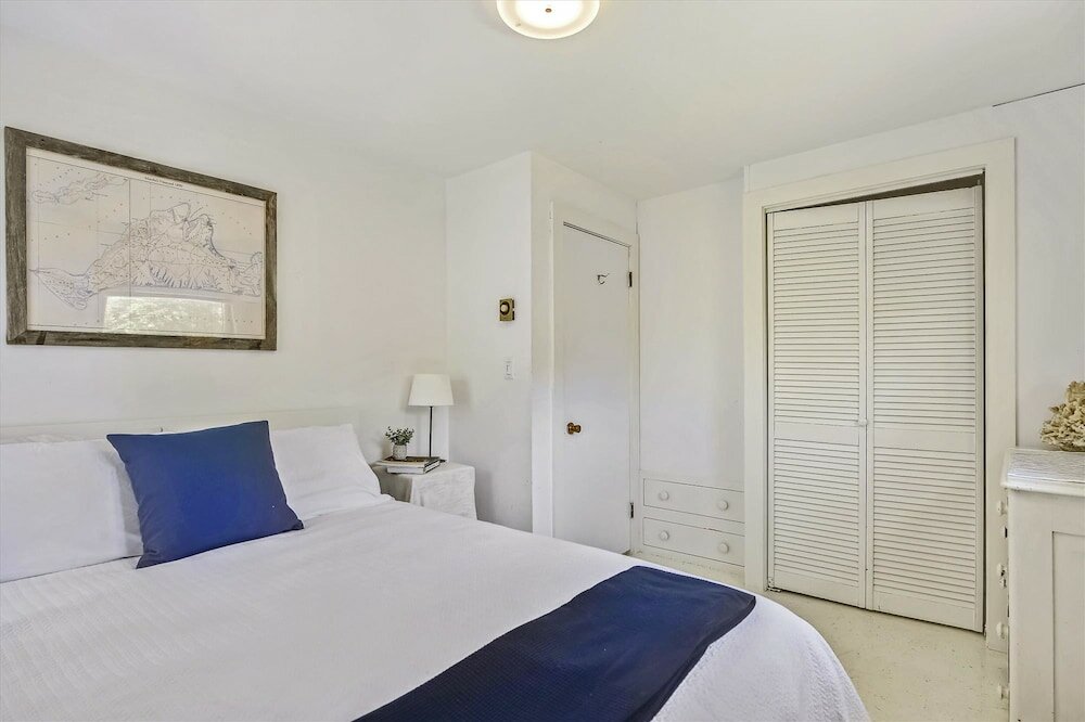 Фото Oak Bluffs 3-Bed Cottage, Walk to Town