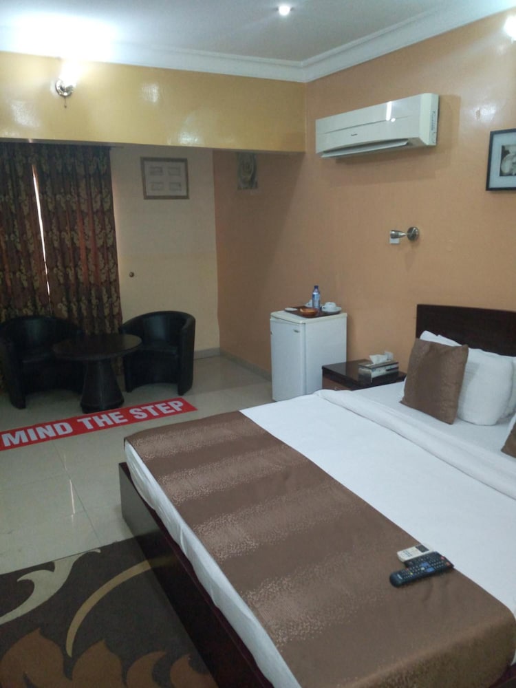 Фото Erith Apartments and Suites