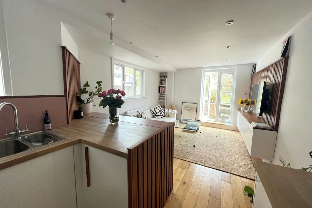 Фото Bright & Beautifully Decorated 1bd Flat - Brixton