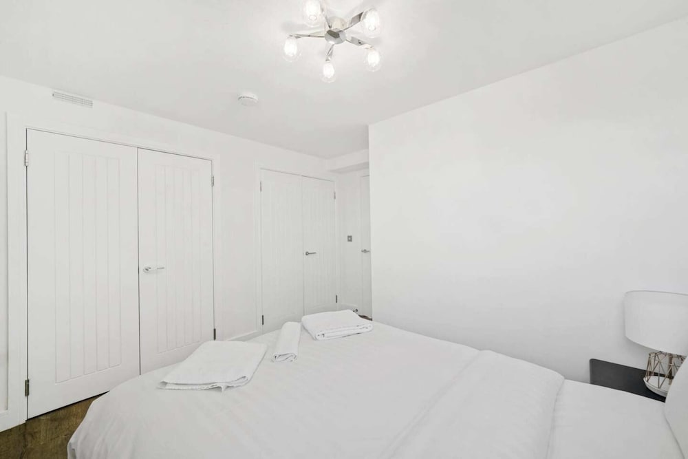 Фото Gorgeous 3 Bedroom Duplex Apartment in West London