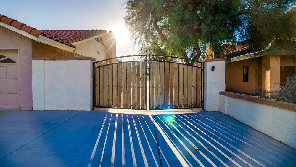 Фото North Phoenix 6 Bedroom With Guest House & Pool!