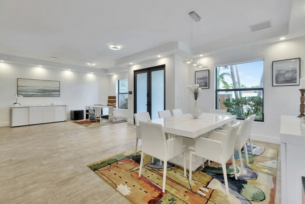 Фото Lynora's Luxe Estate Modern Design