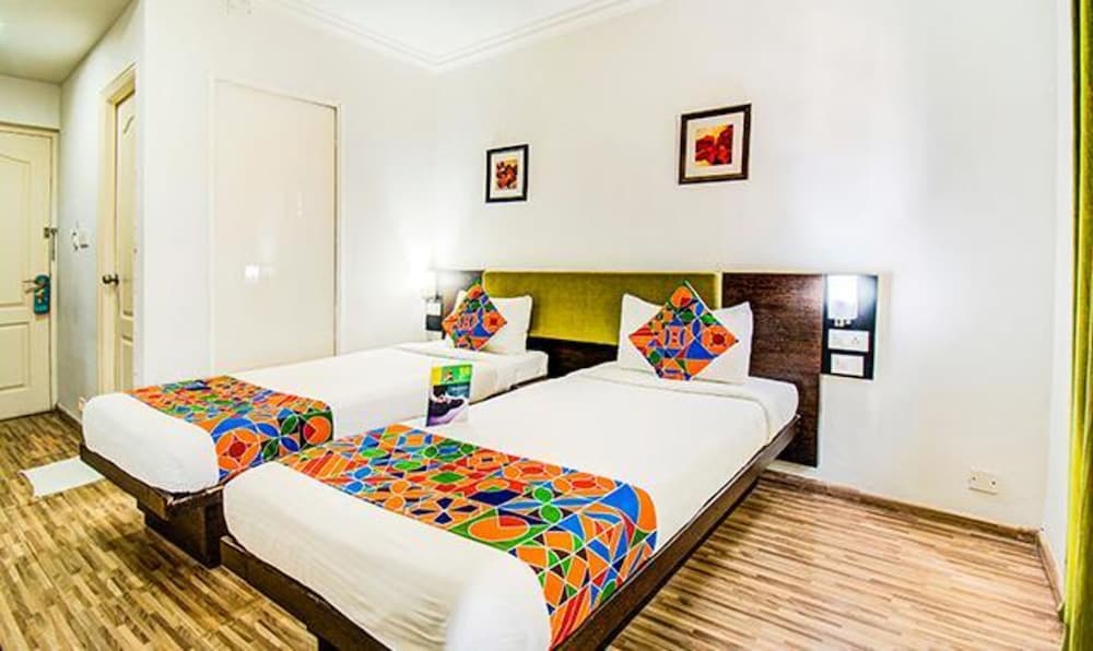 Фото Fabhotel Park Inn