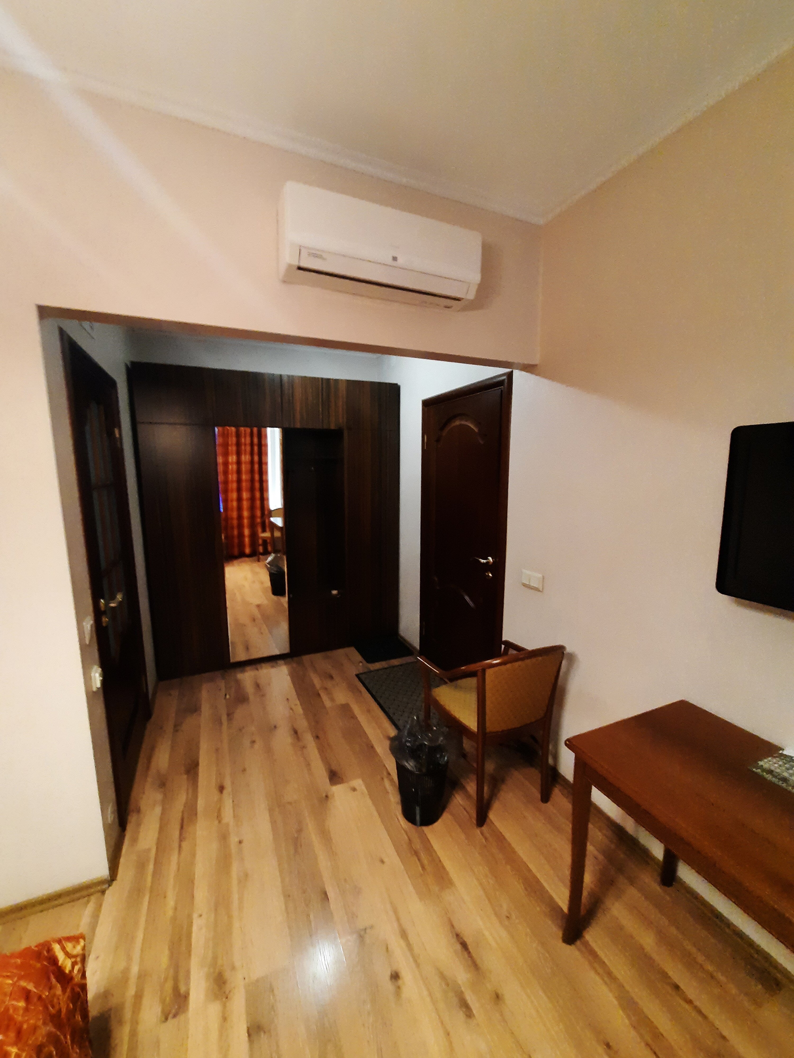 Фото Капитель