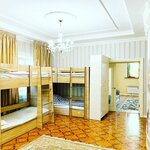 Billionaire (Kenesary kóshesi, 30), hostal