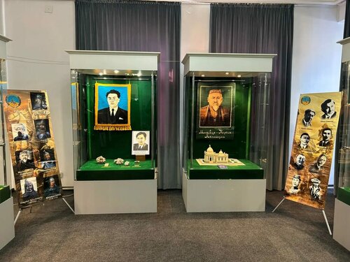 Екі арабтың орыс жігітімен жыныстық қатынасқа түскен видеосын қараңыз.