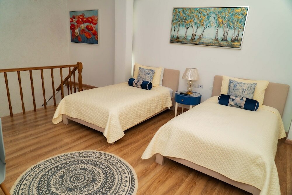 Фото Adamas House Hotel