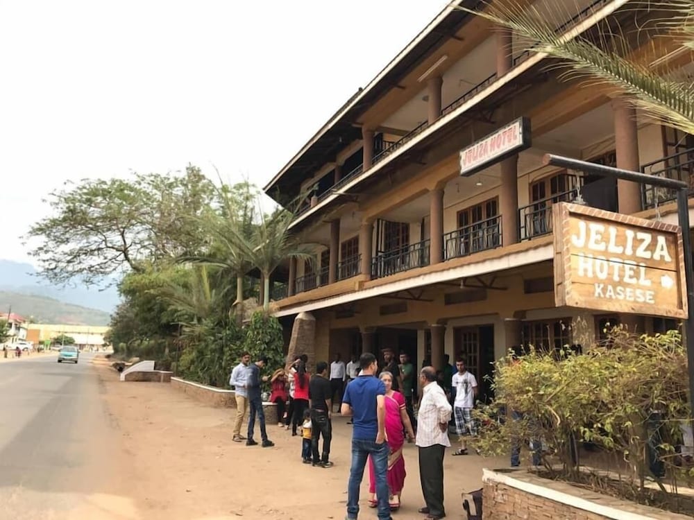 Фото отеля 2