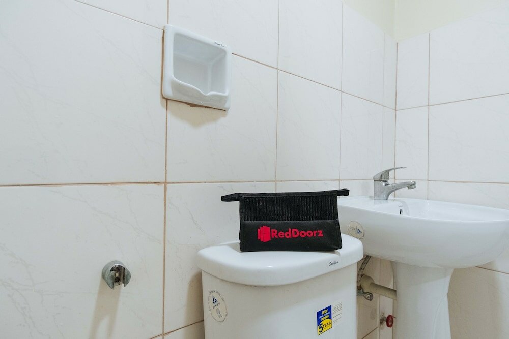 Фото RedDoorz @ University Belt Manila