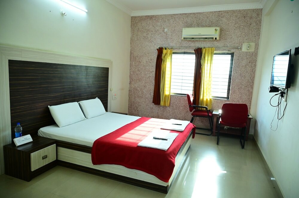 Фото Hotel Parth Residency