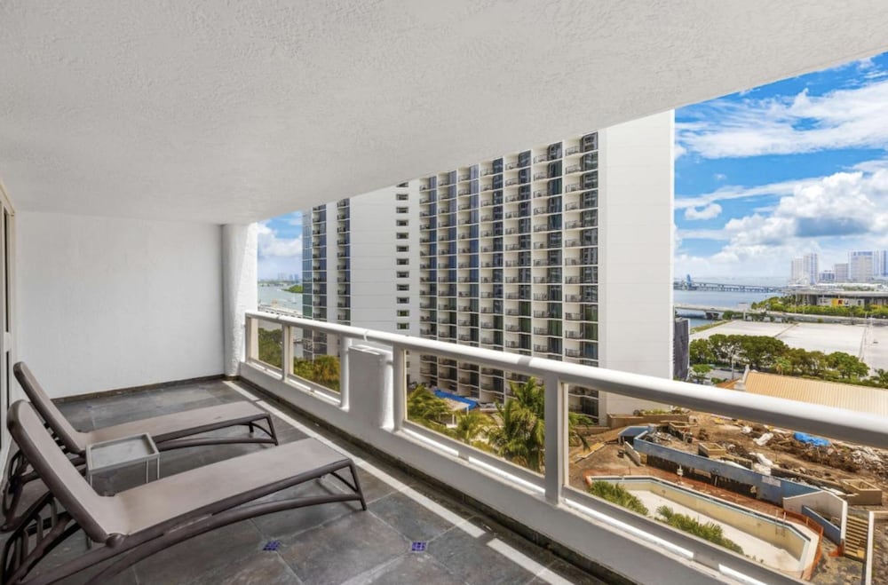 Фото Bayfront Gem With Balcony and Pool