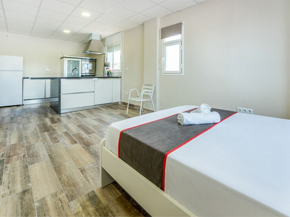 Фото Hostal El Patio de la Luna by Vivere Stays