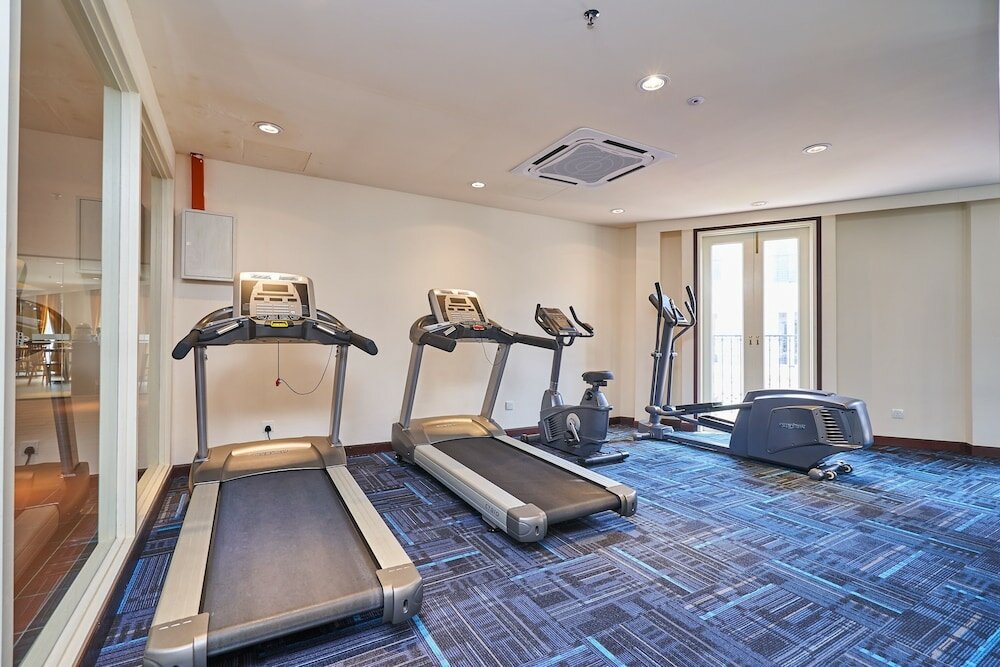 Фото Oyo Home 44077 The Platinum Hotel & Suites- King