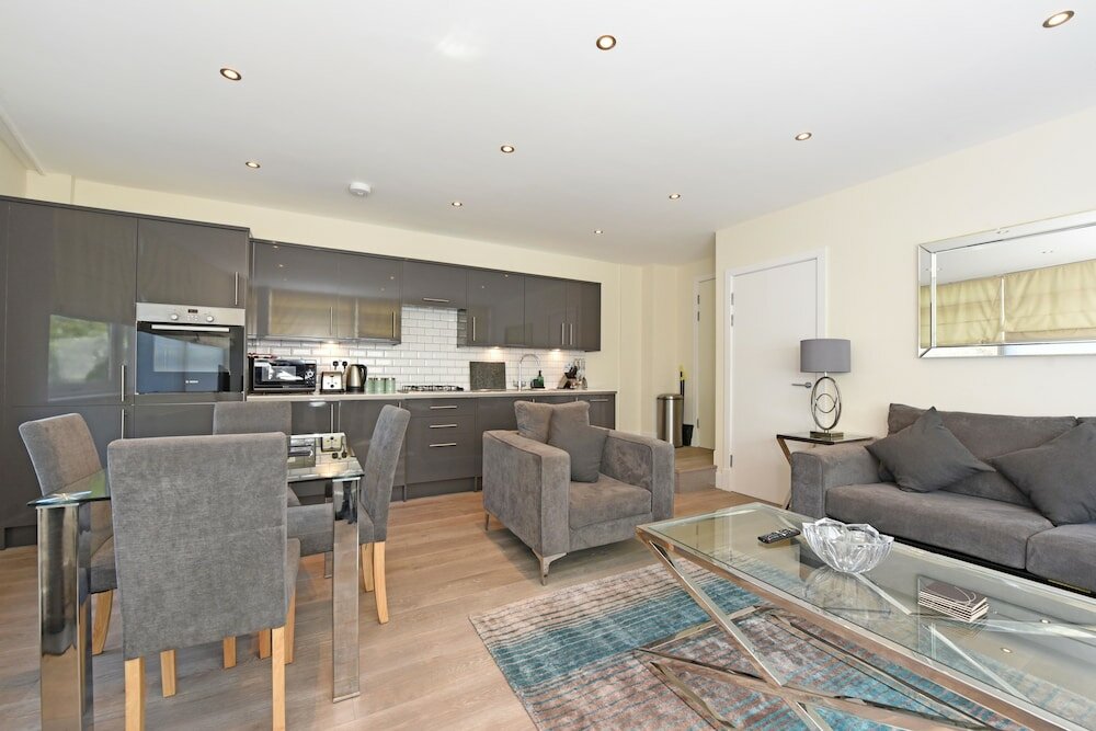 Фото The Glasshouse Apartments