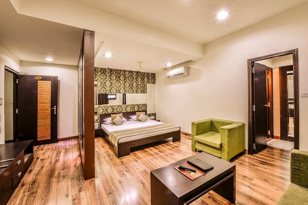 Фото Raghu Mahal Hotel