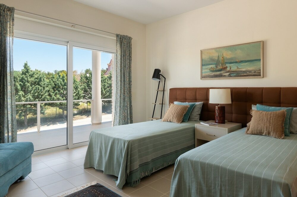 Фото HillTop Luxury Villa