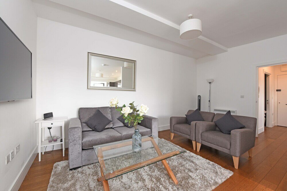 Фото Modern & Spacious 2 Bed Apartment at Clapham Junction