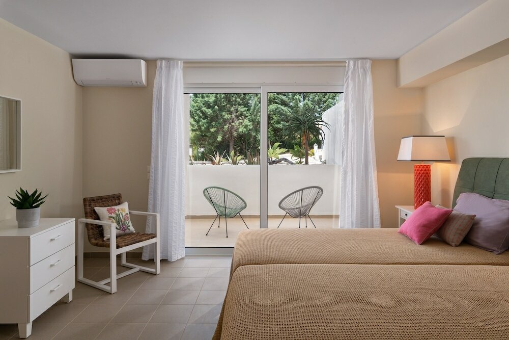 Фото HillTop Luxury Villa