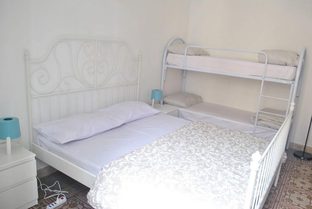 Фото Sunrise Hostel & Rooms