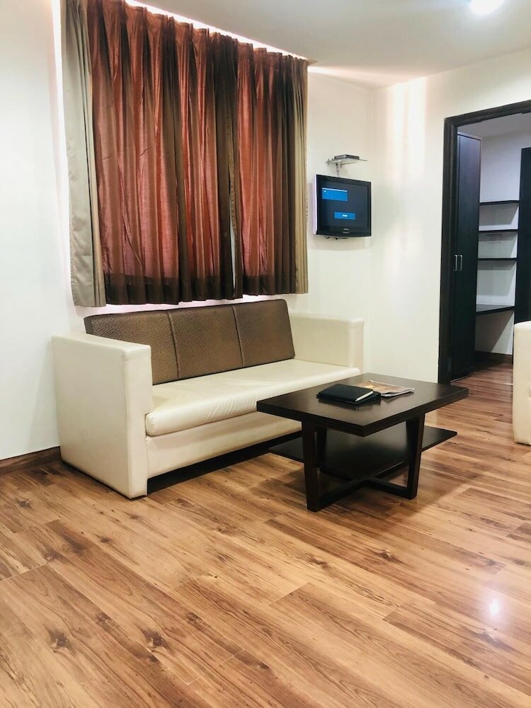 Фото Raghu Mahal Hotel