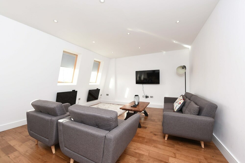 Фото Modern & Spacious 2 Bed Apartment at Clapham Junction