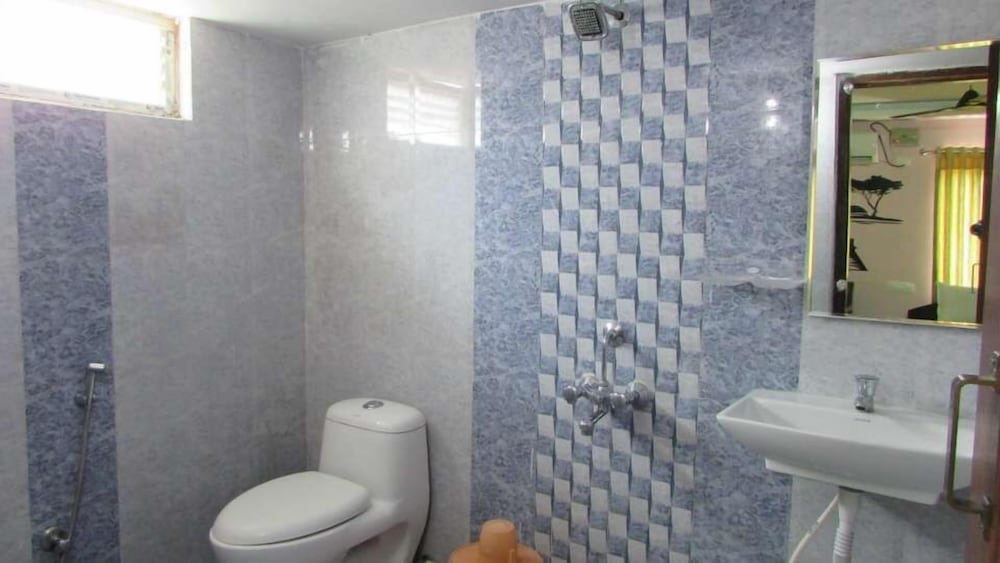 Фото Hotel Maruthi Residency Inn