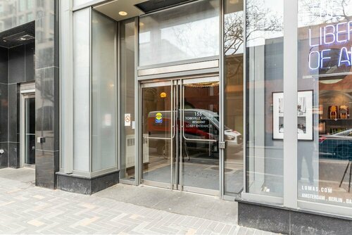 Гостиница Globalstay. Charming Yorkville Condos в Торонто