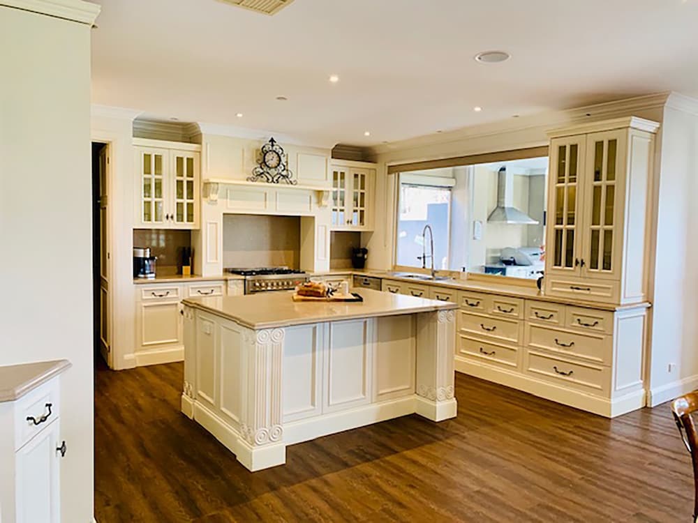 Фото Grand Gippsland Home Sleeps Up To 28