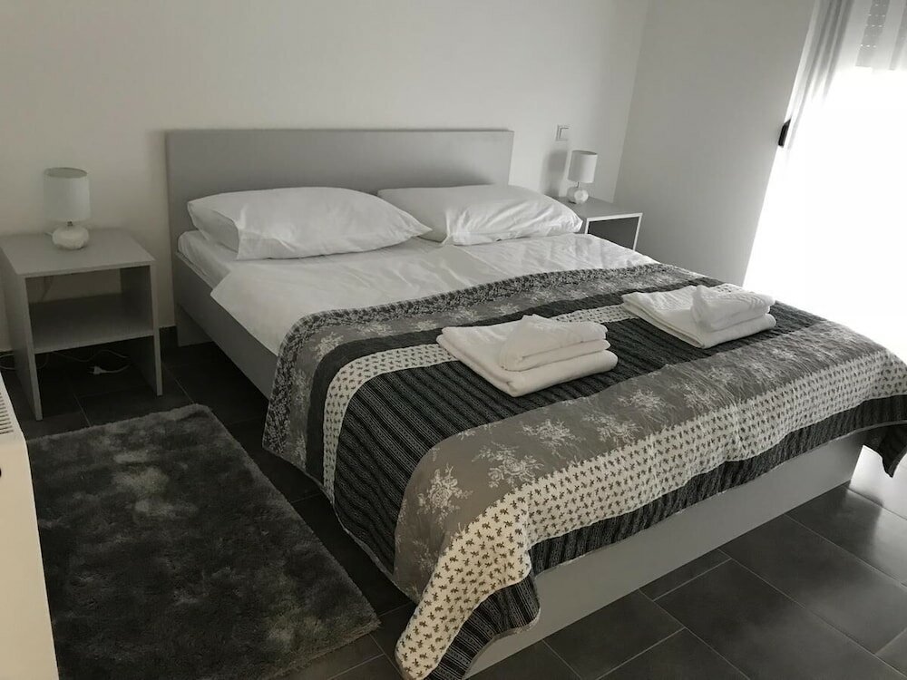 Фото Filipovic rent a car & apartments