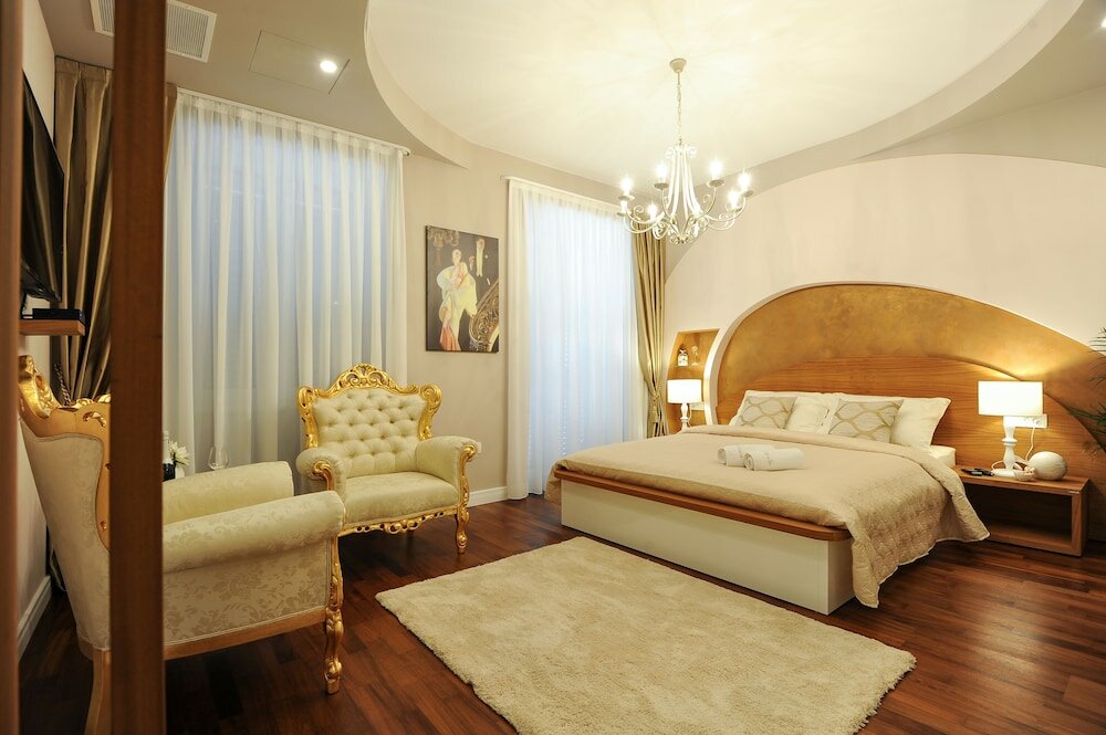 Фото Silver & Gold Luxury Rooms