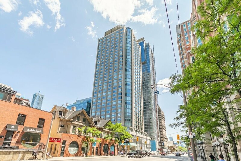 Гостиница Globalstay. Charming Yorkville Condos в Торонто