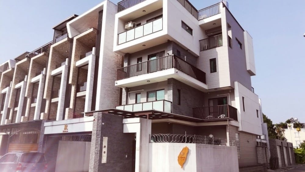 Фото отеля 1