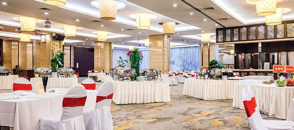 Фото Vaya International Hotel