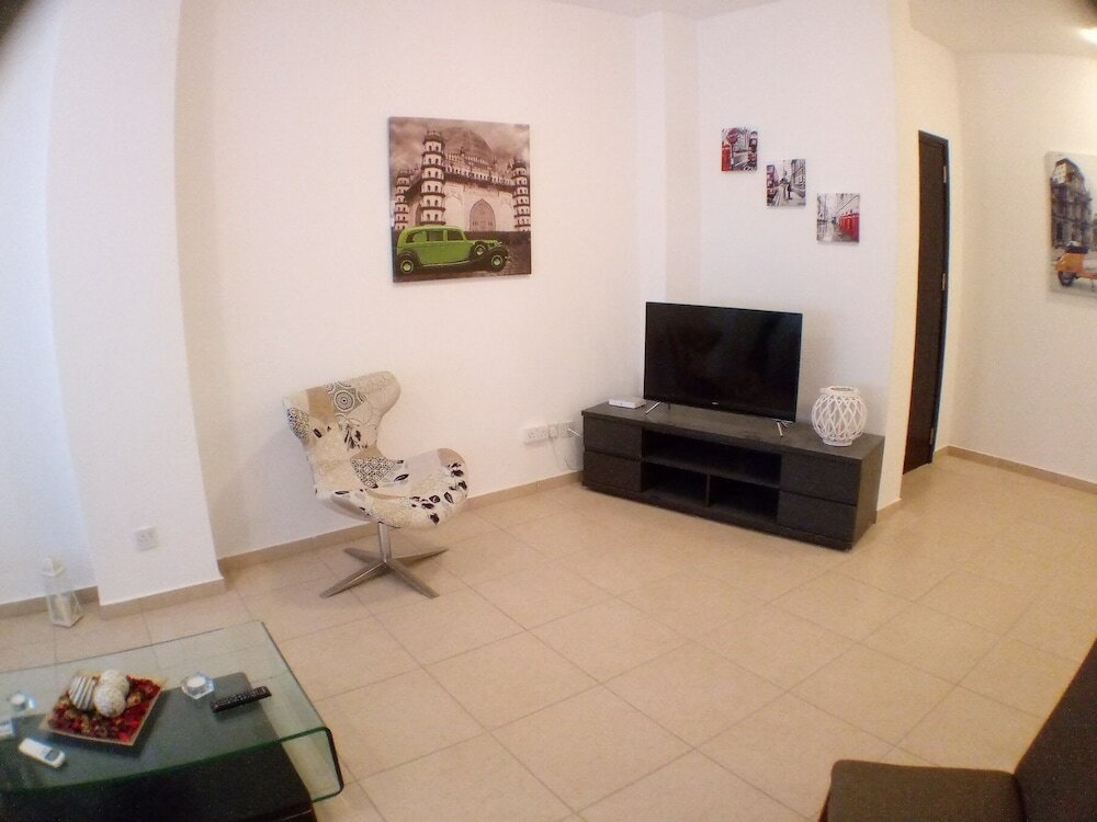 Фото 3 Bed Apartment on the Beach