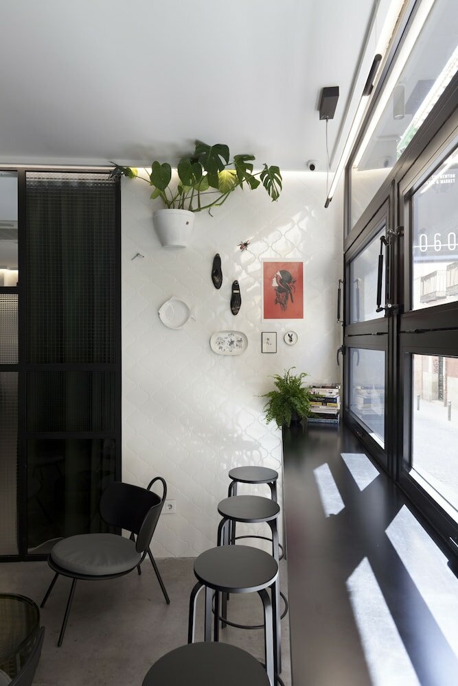 Фото 2060 The Newton Hostel & Market