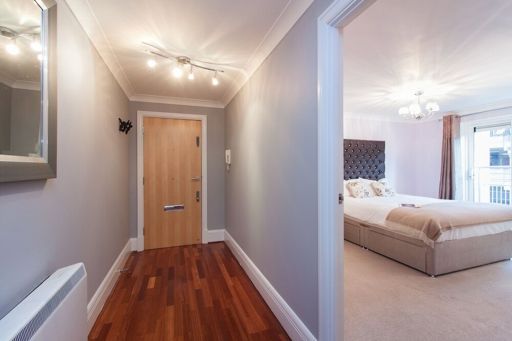 Фото Canary Wharf Luxury River view apartment