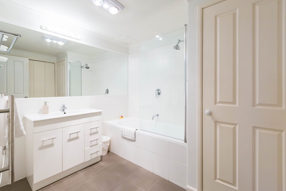 Фото Kayla, 2bdr Southbank Apartment