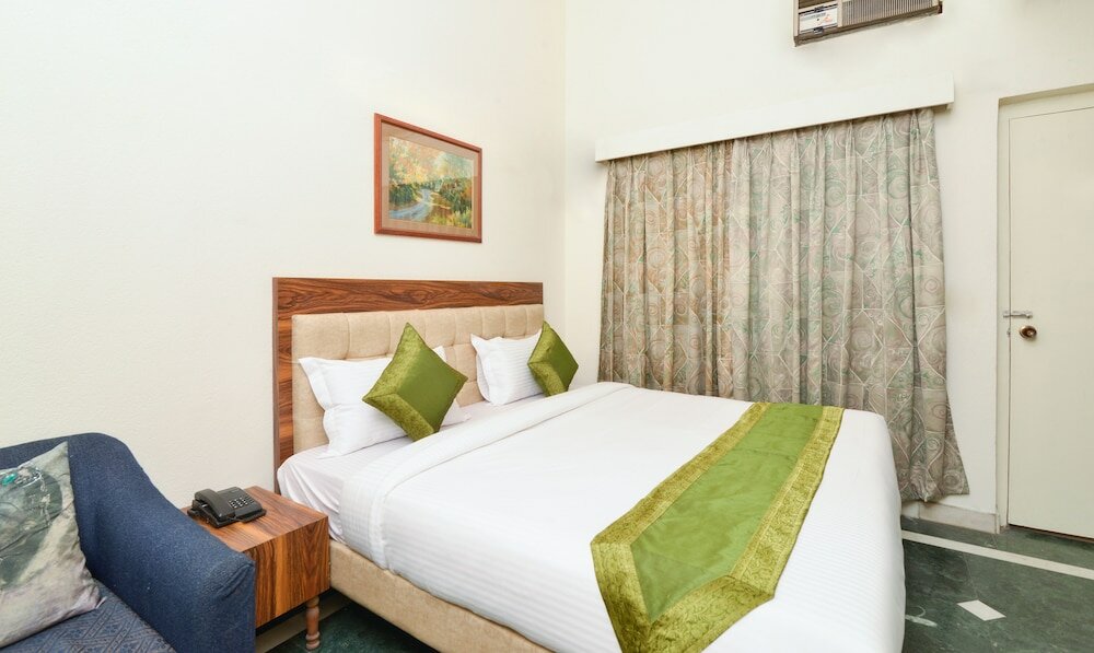 Фото Treebo The Daffodils