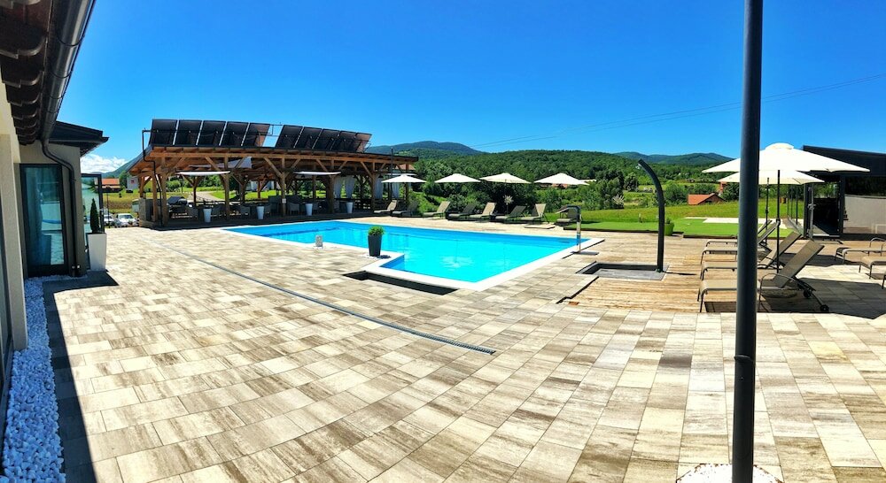 Фото 16 Lakes Hotel