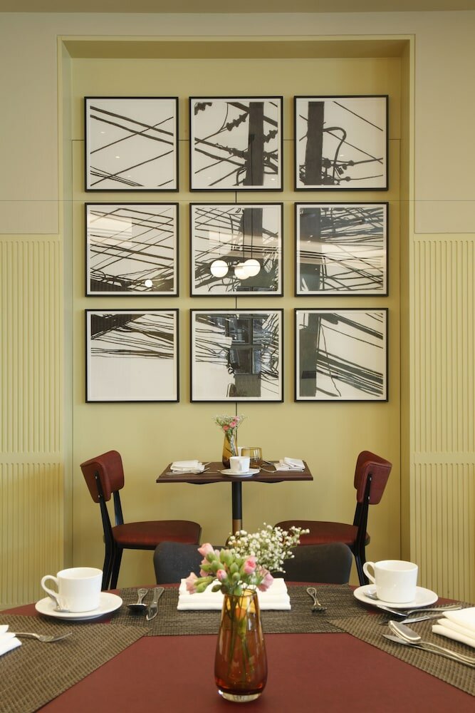 Фото Rockwell East