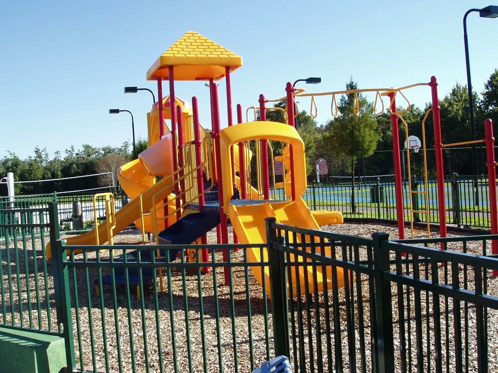 Фото Near Theme Parks! Gorgeous 3 Br Town Home, Splash Park, Pool, Lake, And More!