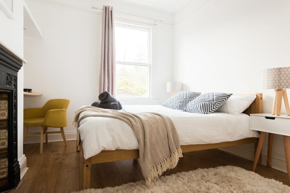 Фото The Hive House - Large Light-Flooded 6bdr Townhouse