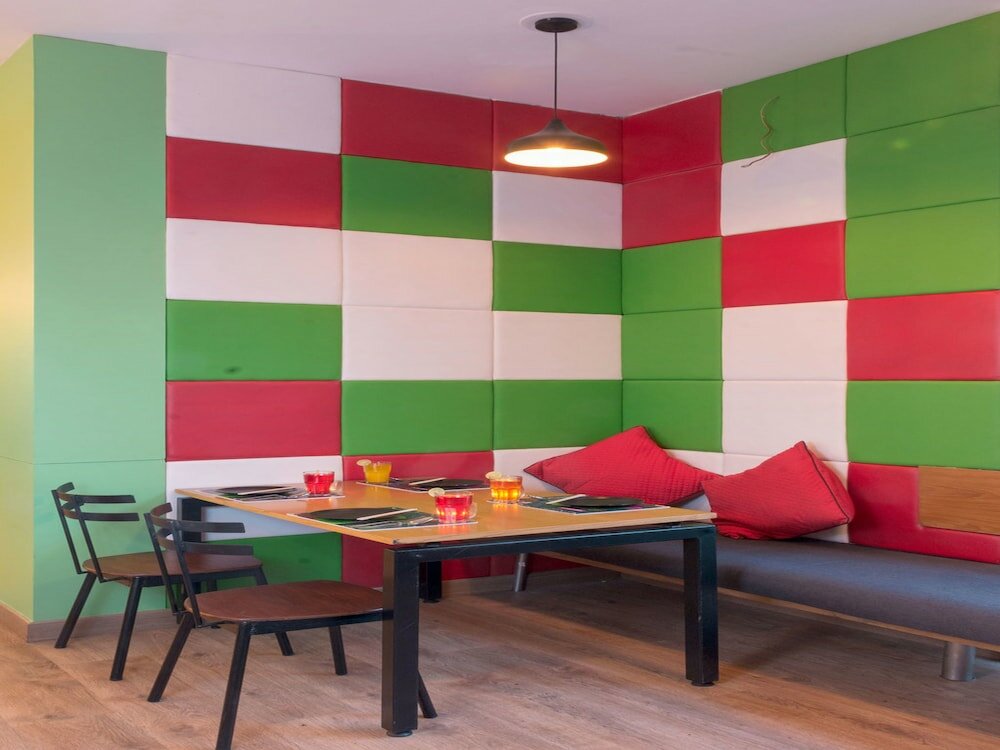 Фото Oyo Townhouse 022 Koregaon Park Pune